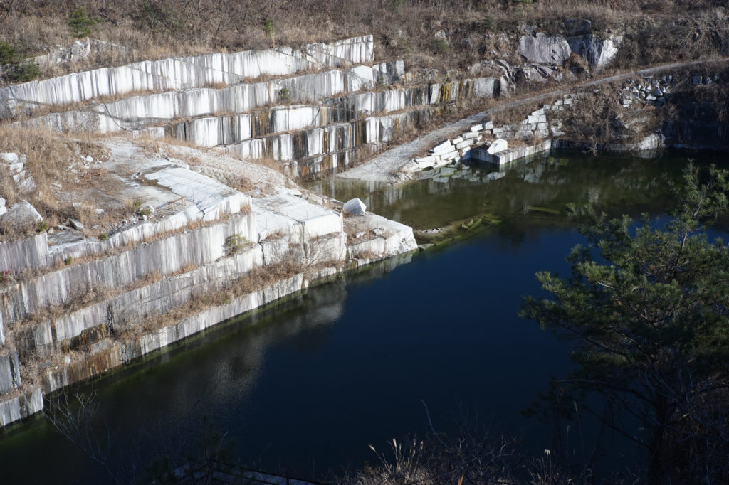 採石場の水たまり