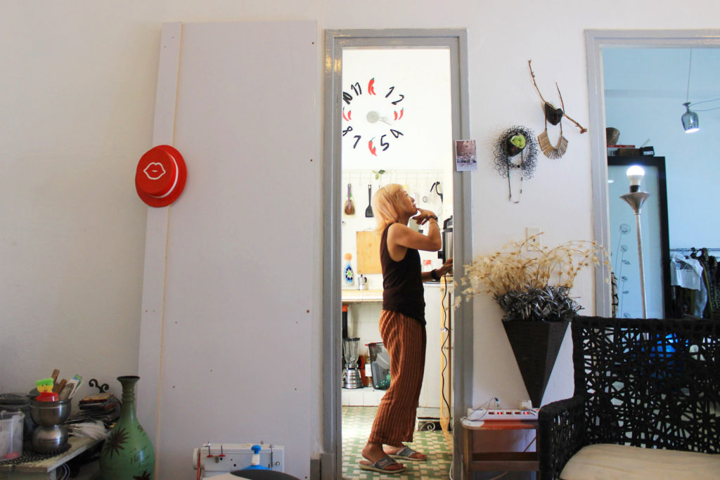 キューバに住む日本人の女性ユキさんの部屋