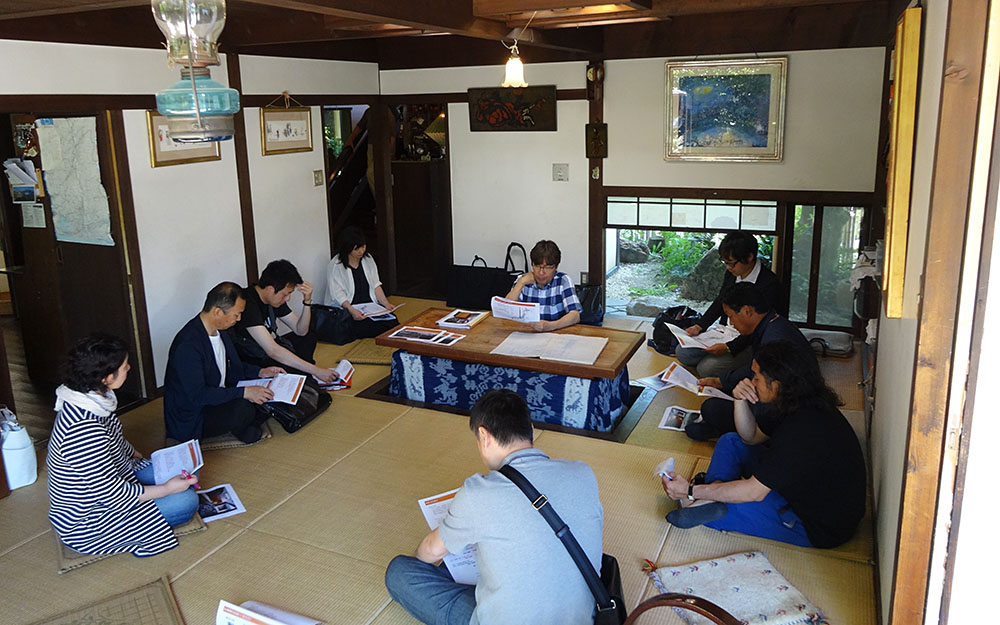「街の語り部になる家」での講義