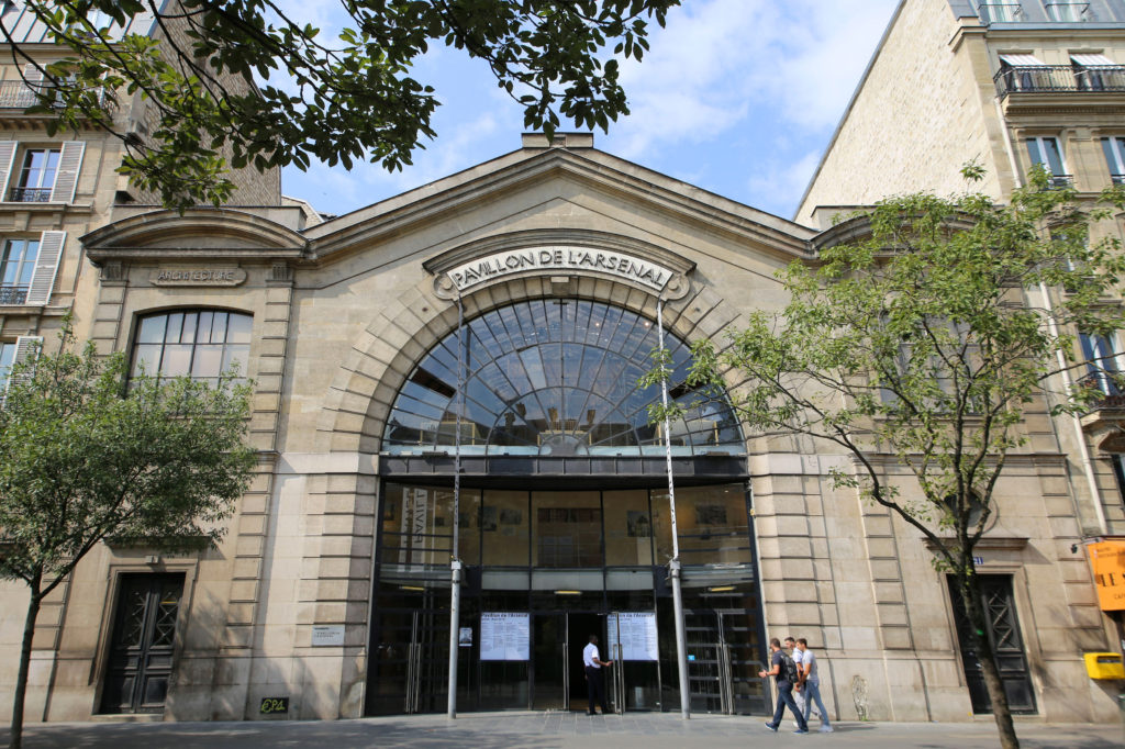 パリのPAVILLON de lARSENAL入り口