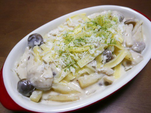 焼く前のじゃがきのこグラタン