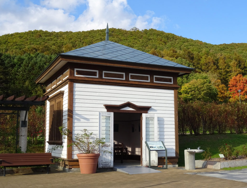 ローズガーデンの休憩所