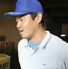 カツオ節工場の鈴木慎二工場長