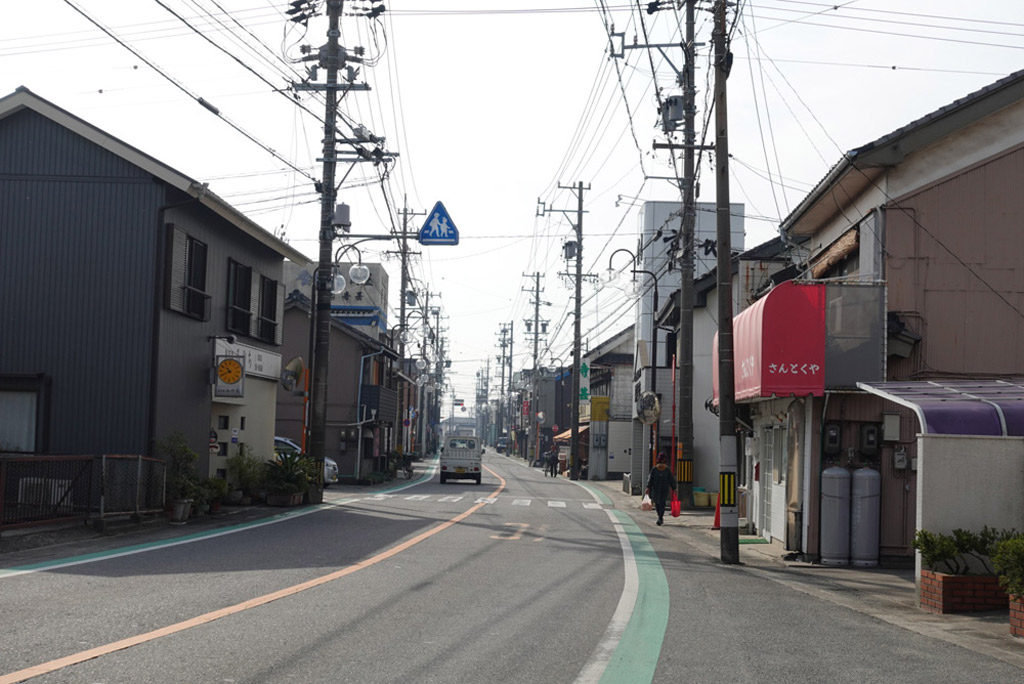 愛知県西尾市寺津町の商店街