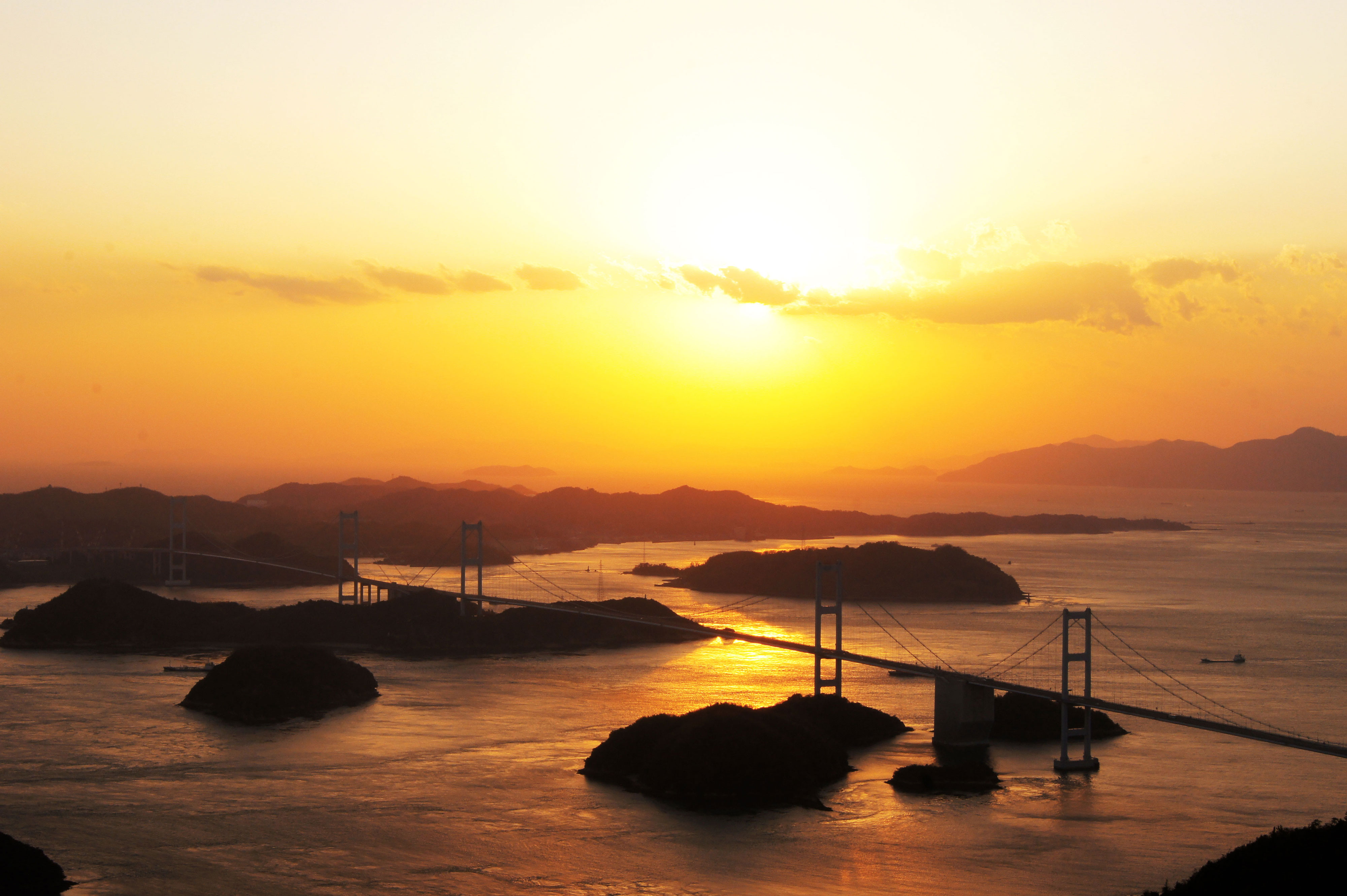 しまなみ街道の夕日