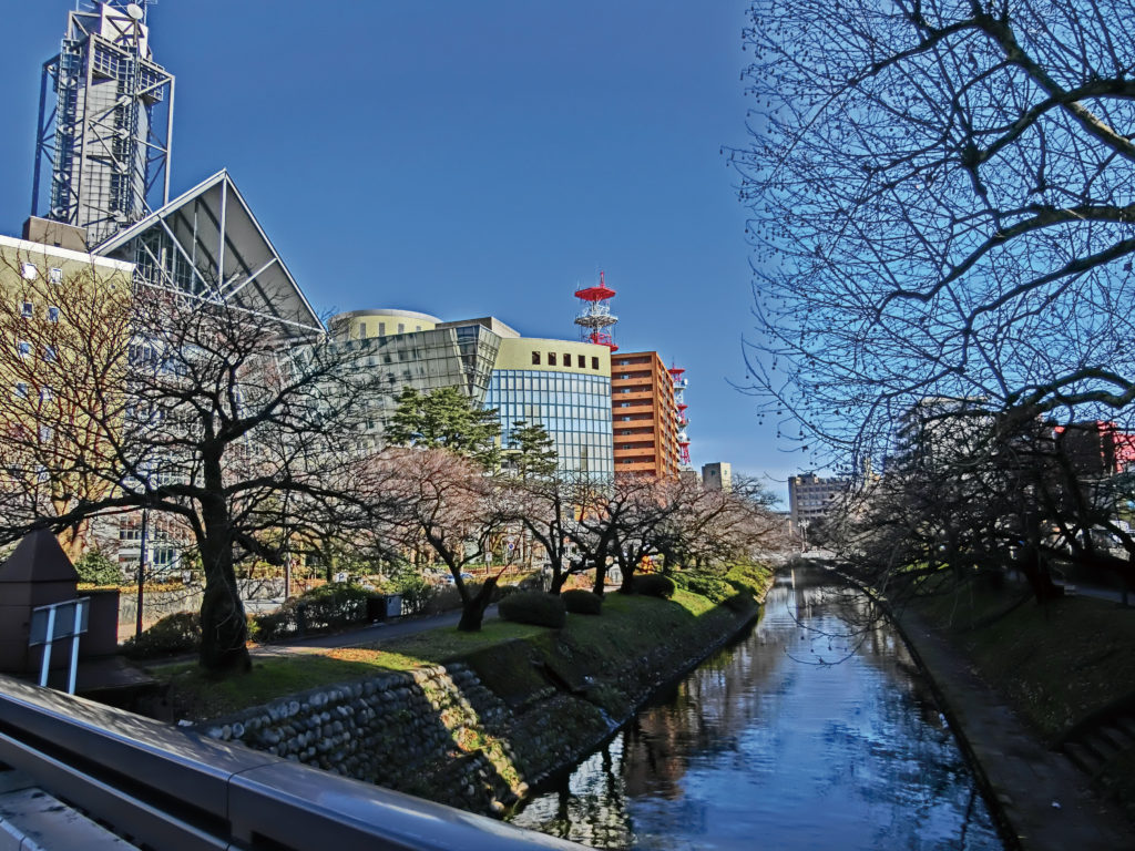 富山市に流れる松川