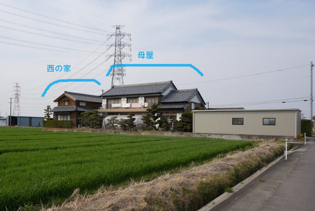 母屋と西の家の配置
