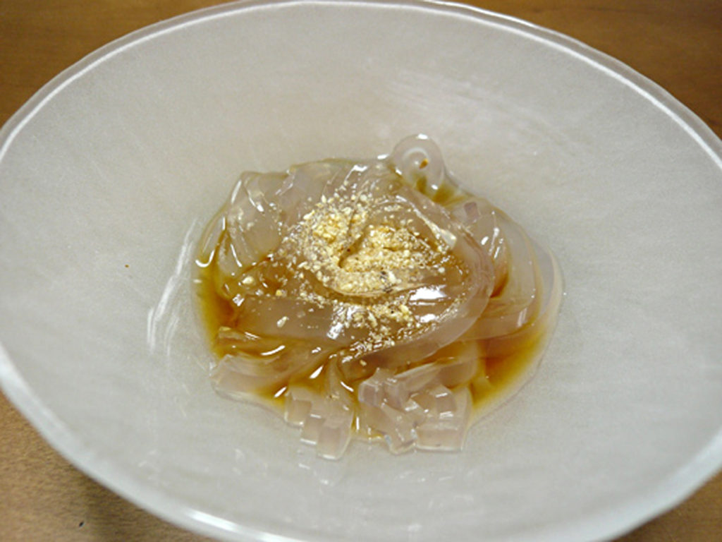 器に盛った涼しげなところてん