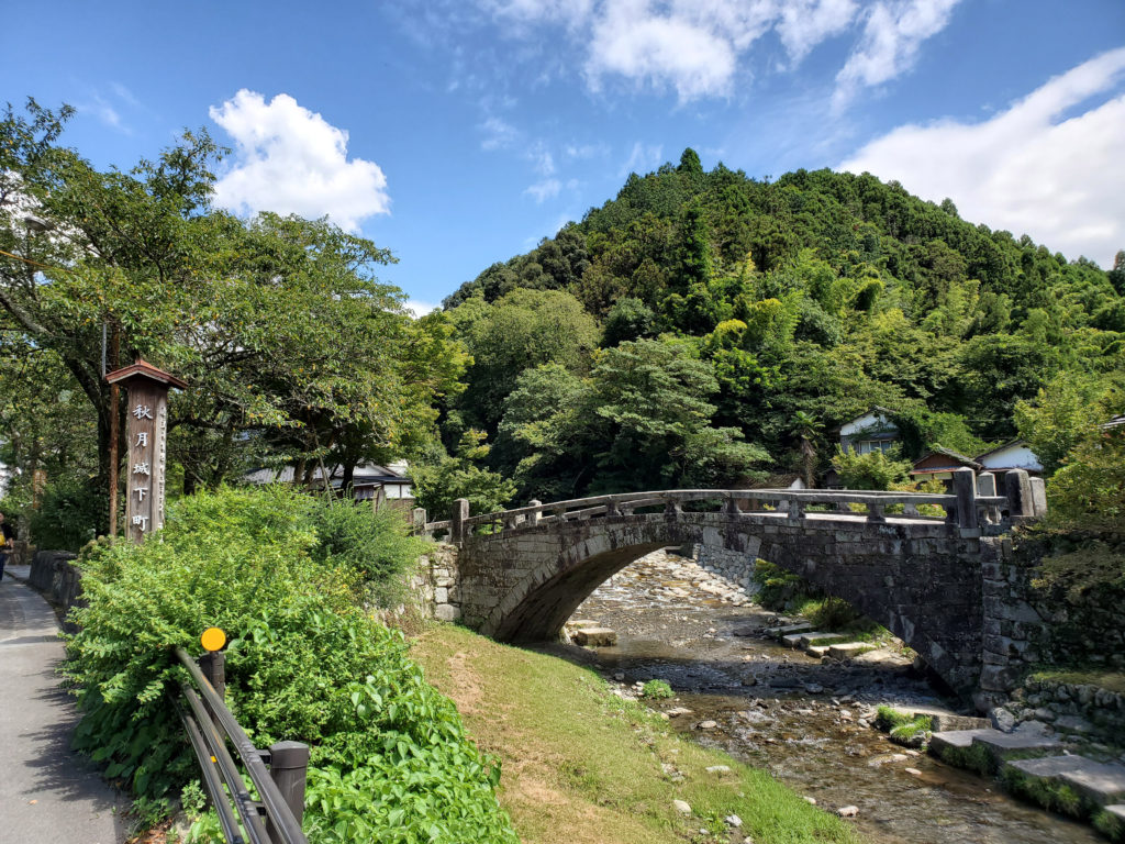 秋月城下町入り口の目鏡橋