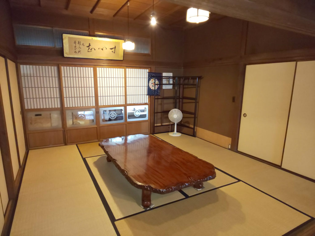 秋寅の館会議室にも使われる和室