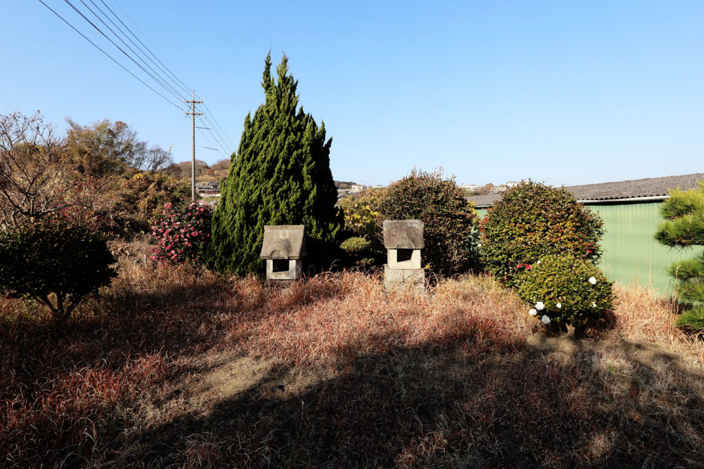 2つの小さな祠