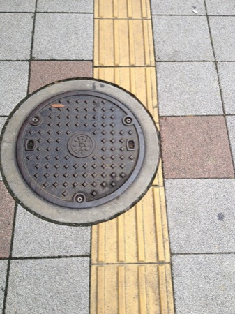 マンホール