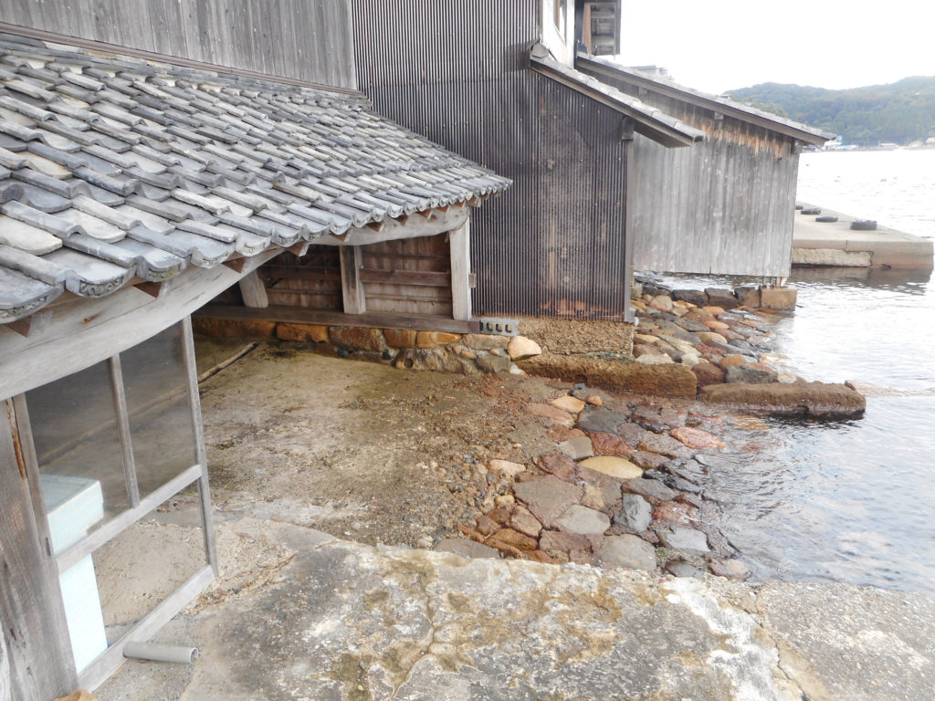 舟屋の船の入り口