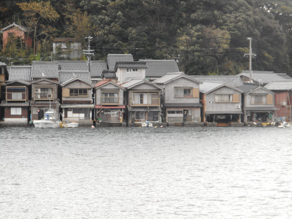 京都府の北部伊根町伊根地区の舟屋